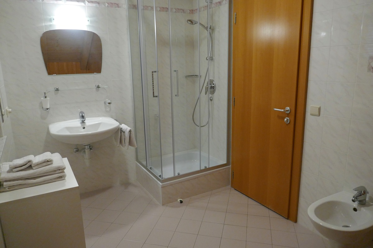 Ferienwohnung Lilie – Badezimmer